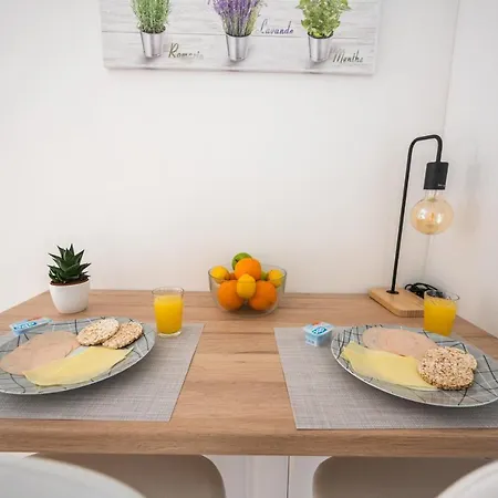 Modern In The Old Town Apartment *